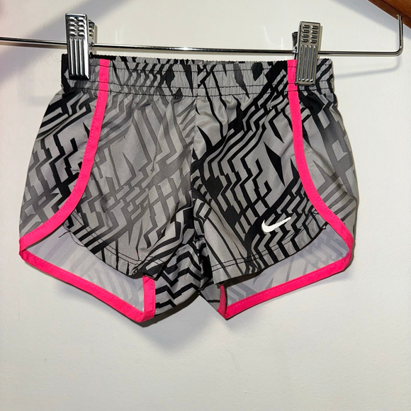 Kids Nike Dri-Fit Set Pink/Gray T-Shirt & Shorts Size 12M Not Perfect Condition - Picture 6 of 10